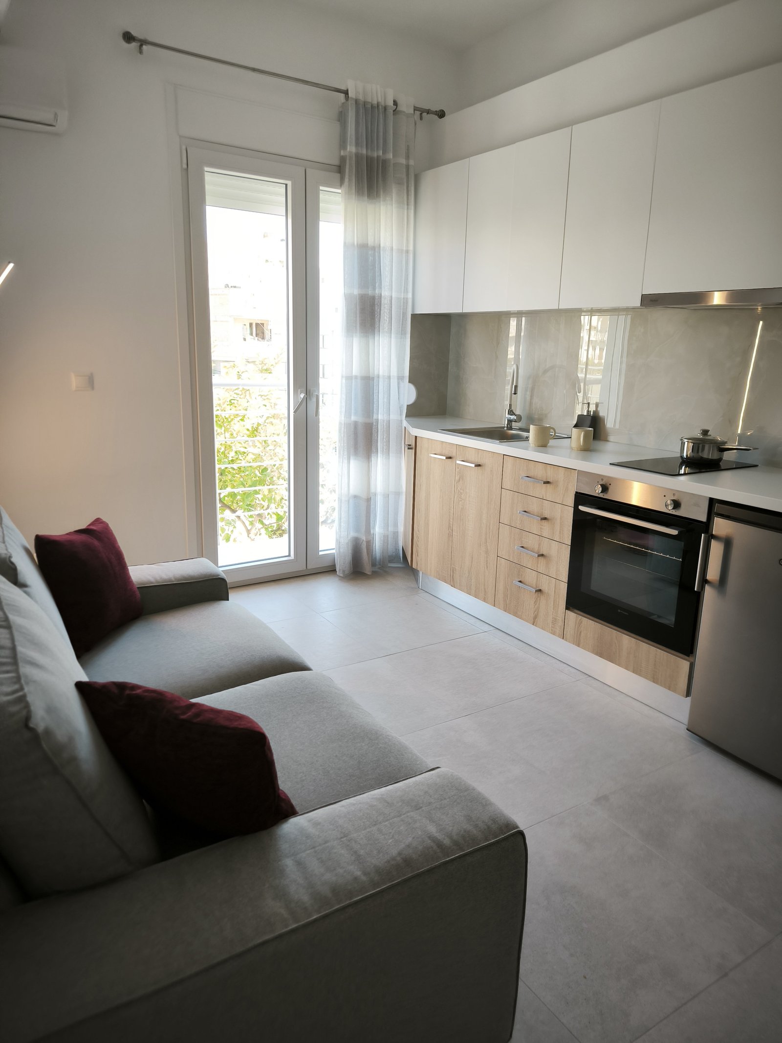 Soggiorno - divano e tavolo