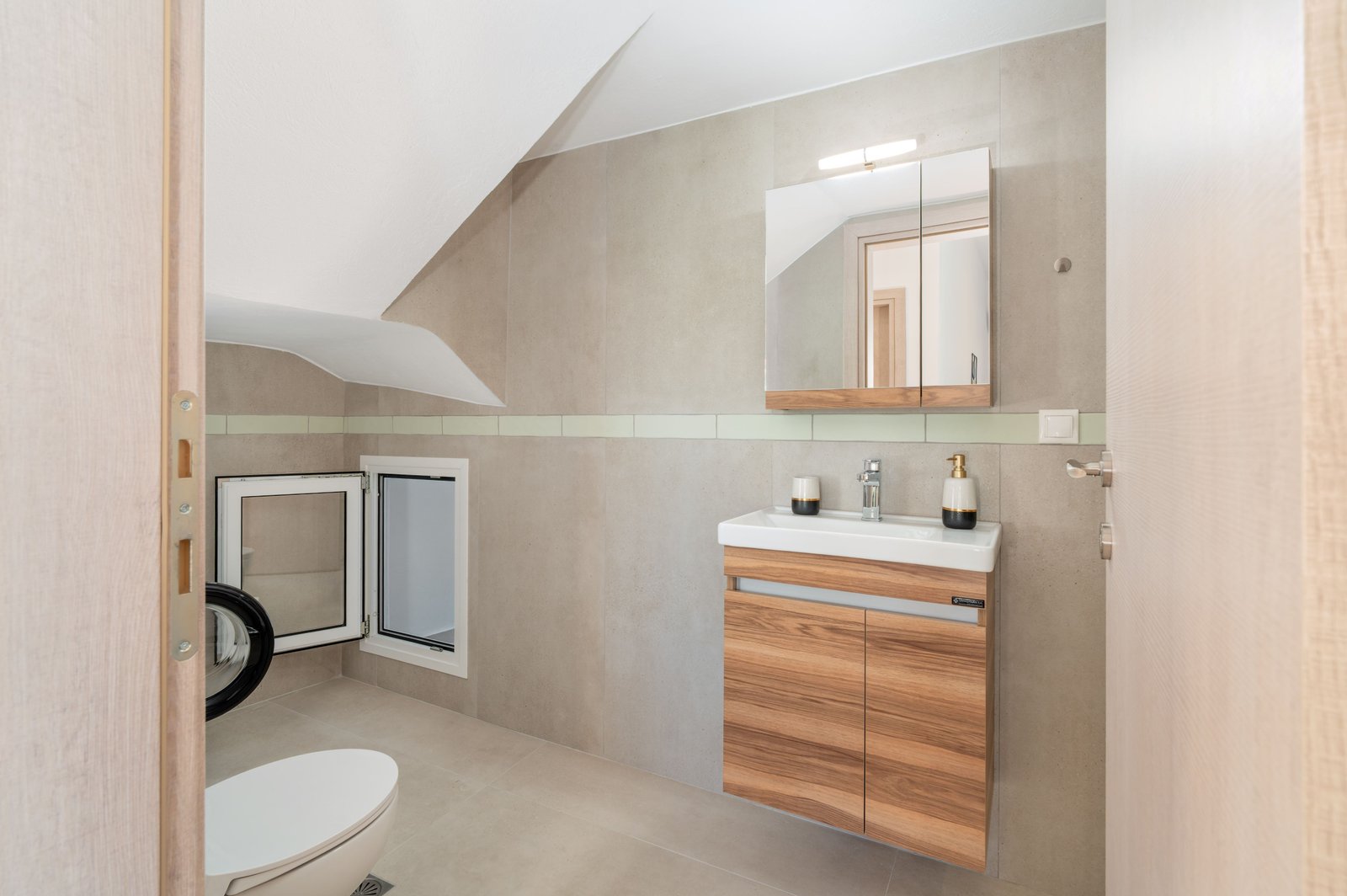 Apartment mit Balkon & Stadtblick - View 3